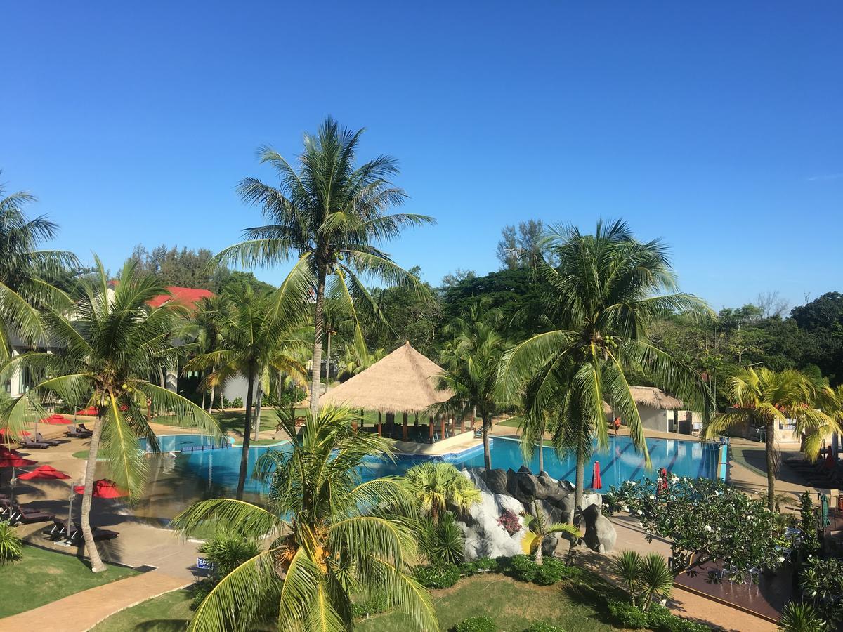 샌드&샌달스 데사루 비치 리조트&스파 외부 사진 The pool at the resort